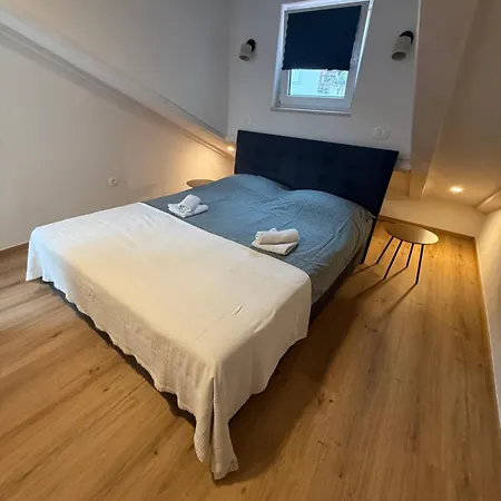 Apartmán 10 *